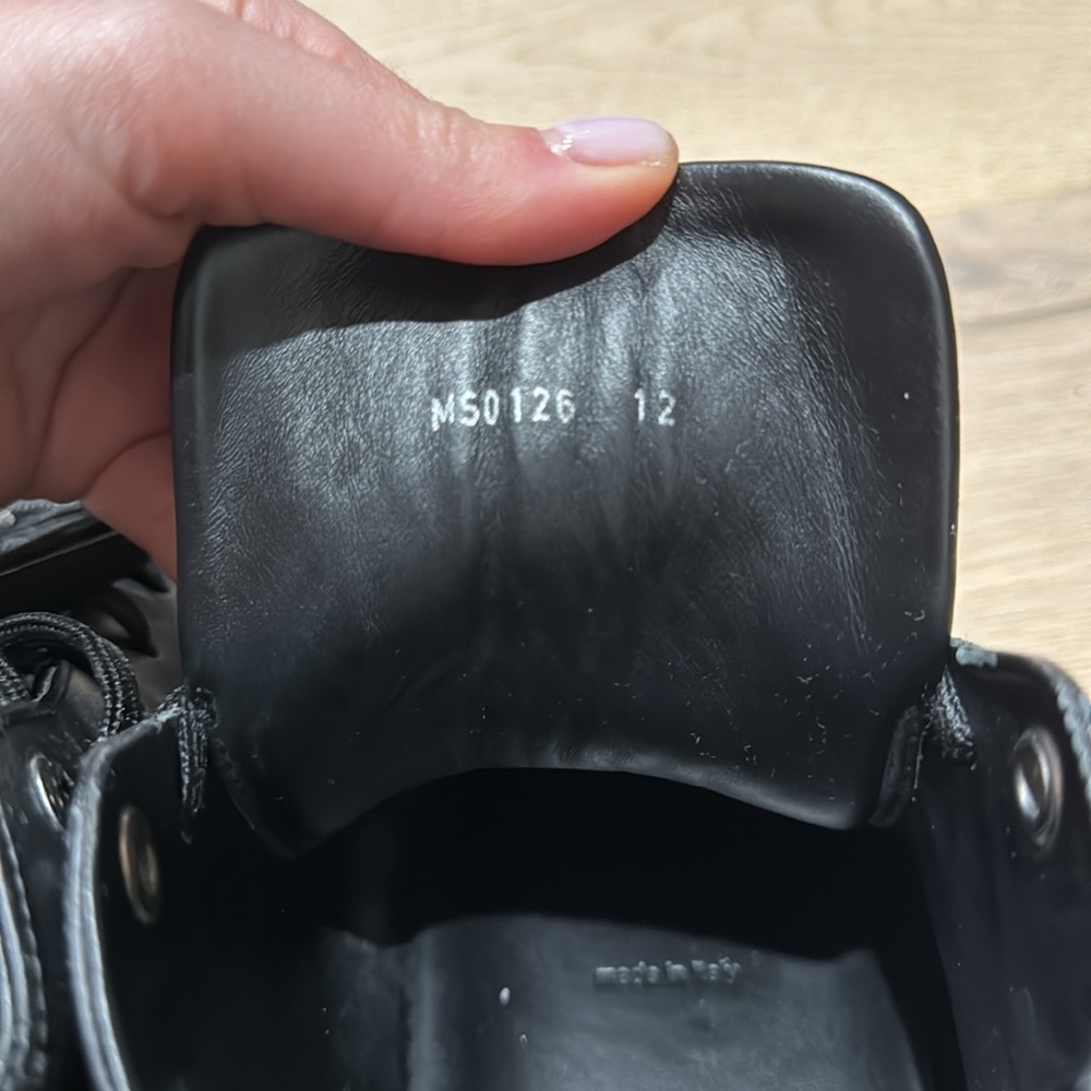 Louis Vuitton Sneakers - Picture 5 of 6